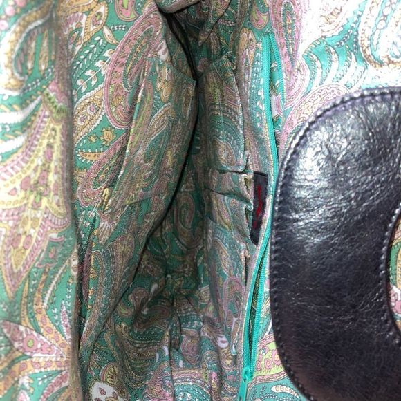 HOBO International, Large Black Patent Leather Purse, Kisslock Clasp Closure Bag - Picture 3 of 11